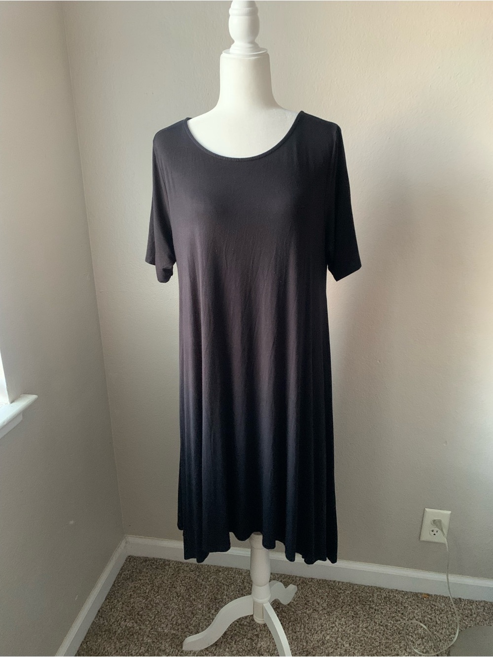 Agnes & Dora Black Short-Sleeve Midi Swing Dress